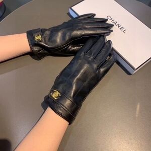 <AUTHENTIC>Chanel Black Leather Gloves with CC Logo
